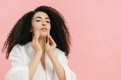Top 6+ Bahan Alami Pengganti Makeup Remover, Aman dan Efektif untuk Kulit