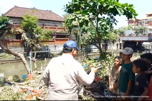 Kunjungi Korban Banjir Bali, Prabowo Tanggapi Siswa yang Belum Dapat MBG