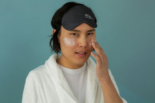 Top 7+ Urutan Skincare Malam untuk Pria