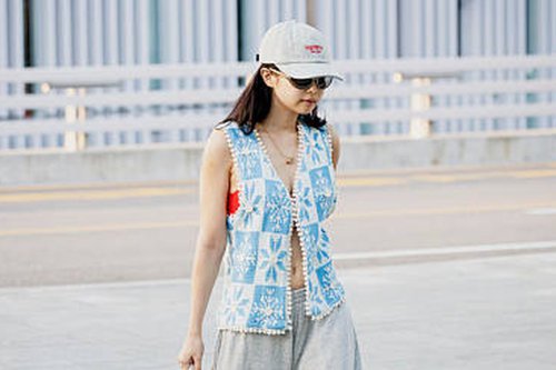Jennie BLACKPINK Curi Perhatian Pakai Sepatu Model Jari, Intip Detailnya
