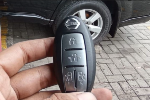 mengunci mobil, remot, kunci mobil, remot mobil, alarm mobil, Coba Langsung Tempel Remot Mobil di Kepala, Begini Hasilnya