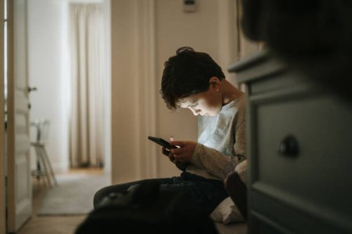 Top 5+ Cara Mengurangi Screen Time Anak Tanpa Memicu Konflik