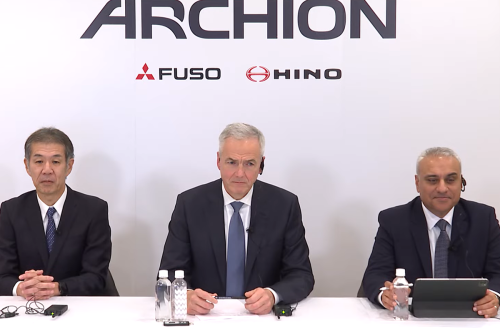 Konsolidasi Pabrik, Strategi Platform Terpadu, Fokus Teknologi CASE dan Kendaraan Tanpa Emisi, Struktur dan Kepemimpinan Baru, Makna &ldquo;Archion&rdquo;, Archion: Perusahaan Induk Baru Hino dan Fuso di Tokyo