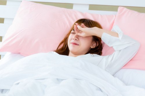 Wajah Bengkak Saat Bangun Tidur? Ini 7 Cara Mengatasinya