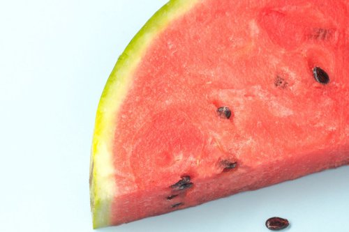 1. Alpukat, 2. Semangka, 3. Mengkudu, 4. Belimbing Wuluh, 5. Buah Naga, 6. Pepaya, 7. Pisang, Top 7+ Buah Penurun Darah Tinggi yang Efektif, Alami dan Mudah Ditemukan