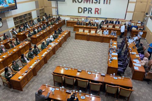 Isi pasal perzinaan yang digugat ke MK, Alasan mahasiswa menilai pasal bermasalah, Penjelasan pemerintah soal pasal perzinaan, Posisi Mahkamah Konstitusi dan kelanjutan gugatan, Mahasiswa Gugat Pasal Zina KUHP Baru, Apa yang Dipersoalkan?