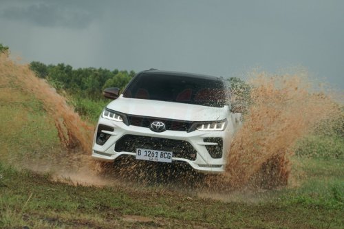 Ulasan Lengkap Test Drive Toyota Fortuner 2.8 GR Sport 4x4