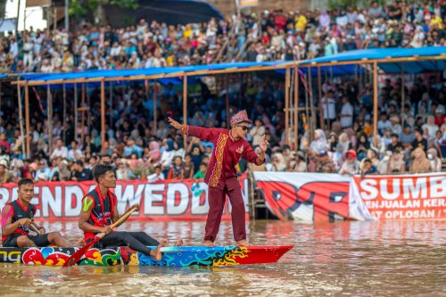 Gibran Hadiri Pembukaan Festival Pacu Jalur 2025 di Teluk Kuantan, Ini Agenda Lengkapnya