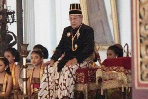 Pakubuwono XIII, profil Pakubuwono XIII, anak Pakubuwono XIII, istri Pakubuwono XIII, pengganti Pakubuwono XIII, pemakaman Pakubuwono XIII, makam Pakubuwono XIII, usia Pakubuwono XIII, Pakubuwono XIII wafat, Pakubuwono XIII meninggal dunia, Profil Sri Susuhunan Pakubuwono XIII, Raja Keraton Solo yang Wafat di Usia 77 Tahun