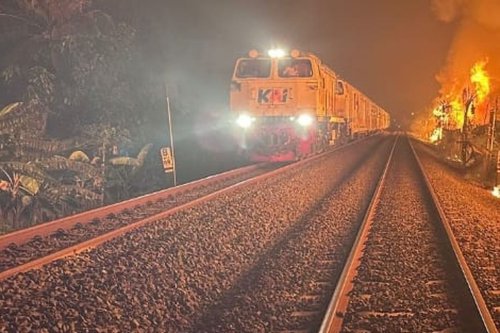 Penjelasan KAI soal Video Penumpang Kaget Bangun Tidur di Kereta yang Lewati Kobaran Api