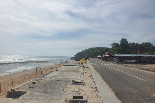 Ratusan Pedagang Bongkar Kios di Pinggir Pantai Sepanjang Gunungkidul