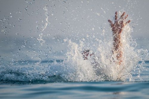 Kasatpol PP Sambas Meninggal Dunia Usai Selamatkan Anaknya yang Tenggelam di Pantai Temajuk