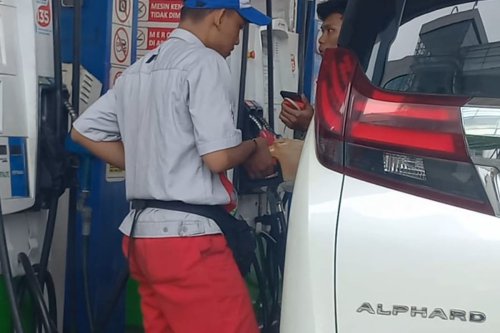 Pertalite untuk Mobil Mewah: Kenapa Toyota Alphard Dapat QR Code?