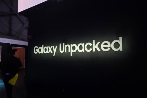 Saat Hujan Tak Urungkan Antusias Sambut Kelahiran Trio Samsung S26 di San Francisco...