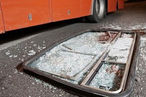 Detik-Detik Mencekam! Bus Transjakarta Seret Motor, Hantam Mobil, Jebol 4 Ruko di Pulogebang