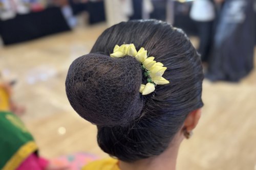 Cara Mudah Membuat Konde Cepol Khas Betawi, Tak Perlu Banyak Alat