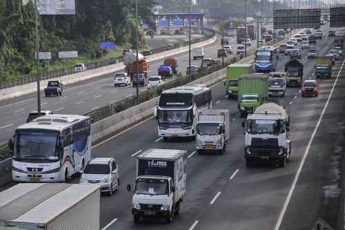 mudik, angkutan barang, Mudik Lebaran, pembatasan angkutan barang, mudik Lebaran 2025, Pembatasan Operasional Angkutan Barang Selama Lebaran 2025 Berlaku Hari Ini