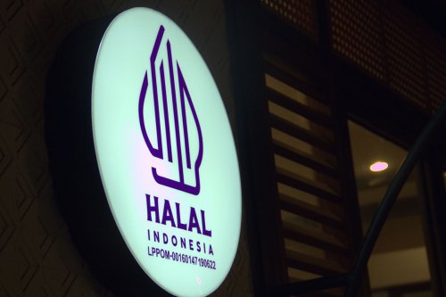 1. Daftar di situs&nbsp;Sistem Informasi Halal (SiHALAL), 2.&nbsp;Verifikasi dokumen oleh&nbsp;BPJPH, 3. LPH melakukan pemeriksaan halal, 4. Ketetapan halal oleh Komisi Fatwa MUI, Berapa Lama Proses Sertifikasi Halal Makanan? Begini Tahapannya