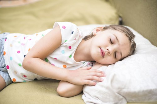 3 Manfaat Tidur Siang untuk Anak, Termasuk Meningkatkan Daya Ingat