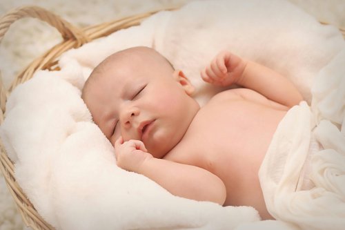 Top 5+ Cara Sehat Menambah Berat Badan Bayi, Termasuk Tidak Mengisap Dot