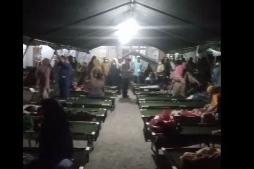 Penyebaran Keracunan di Dua Puskesmas, Kewalahan Menangani Banyaknya Pasien, Gejala yang Dialami Para Siswa, Siswa yang Terkapar Setelah Menyantap MBG, Kewalahan Tangani Keracunan MBG, Puskesmas di Seram Bagian Barat Bangun Tenda Darurat