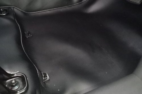 Tren Karpet Mobil: Mengapa Hitam Jadi Pilihan Utama di Indonesia?