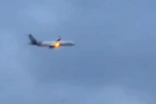 Mesin Terbakar di Udara, Pesawat Condor Tujuan Jerman Berhasil Mendarat Darurat di Italia