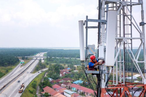 Pertarungan Dua Mantan Merger Operator Seluler