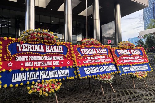 KPK Geledah Kantor Bupati Pekalongan, Sekda Dampingi Penyidik Buka Segel Ruang Kerja