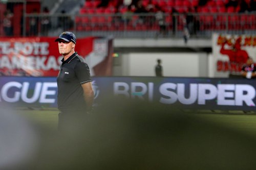 persib bandung, Persis Solo, Persib vs Persis Solo, Super League, Peter de Roo, klasemen super league, pelatih persis solo, Persib Vs Persis Solo, Peter de Roo Tak Terlalu Pikirkan Strategi Maung
