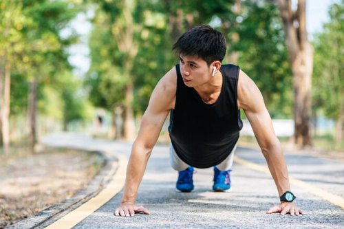 jogging, push up, squat, olahraga ringan, olahraga saat lebaran, Kebanyakan Makan Nastar? Cegah Berat Badan Naik dengan Olahraga Ringan Ini