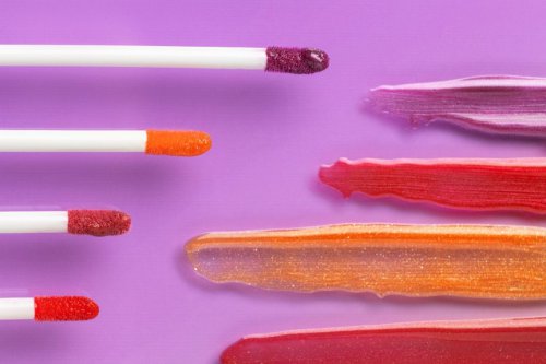 Warna Lipstik yang Cocok untuk 12 Zodiak, Aquarius Pink Fresh