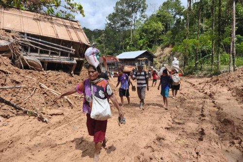 Bertahan dengan Becak Tersisa, Kisah Delvita Usai Rumah Hilang Tertimbun Longsor Sibolga