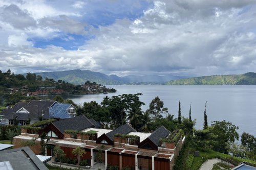Wisata Samosir, marianna resort and convention tuktuk samosir, tol parapat danau toba, tol ke parapat, jalan tol parapat medan, destinasi wisata toba samosir, wisata toba samosir, Jalan Tol Diperlukan untuk Akses Wisata ke Toba dan Samosir