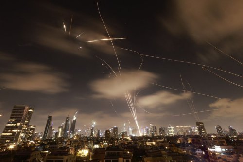 Iran Balas Serangan AS dengan Hujani 30 Rudal ke Israel di Tel Aviv dan Yerusalem