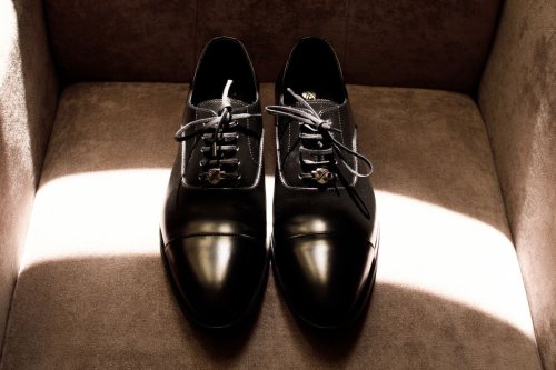 sepatu kulit, Mengeringkan sepatu kulit, Sepatu kulit, tips merawat sepatu kulit, mengeringkan sepatu kulit, cara mengeringkan sepatu kulit yang basah, apakah sepatu kulit boleh dijemur, apakah sepatu boleh dijemur dibawah sinar matahari, Apa cara terbaik untuk mengeringkan sepatu kulit, Hindari Mengeringkan Sepatu Kulit di Bawah Sinar Matahari, Ini Alasannya