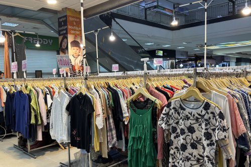 Pedagang Thrifting di Depok Bingung Hadapi Larangan Impor Pakaian Bekas