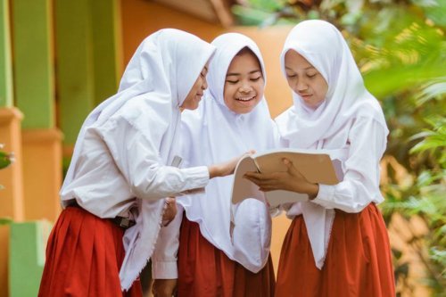 Orang Tua Jadi Korban, Buku LKS SD Karawang Tetap Wajib Dibeli Meski Sudah Disubsidi