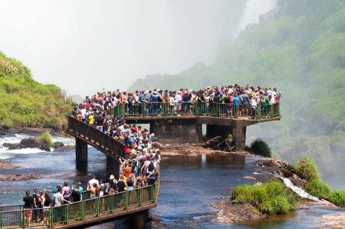 Terlalu Ramai, 8 Destinasi Wisata Ini Direkomendasikan Tidak Dikunjungi Tahun 2026
