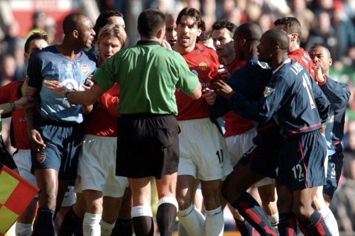 Sejarah 15 Februari 2003: Kening David Beckham Bocor "Ditendang" Ferguson