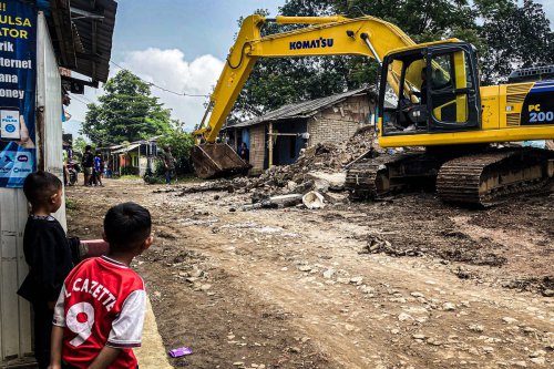 Tak Punya Tempat Tinggal, Lansia Tunanetra Pasrah Rumahnya Digusur di Bandung Barat