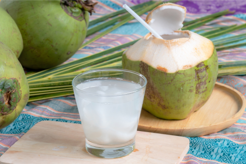 Minum Air Kelapa Saat Hamil Bikin Kulit Bayi Putih, Mitos atau Fakta?