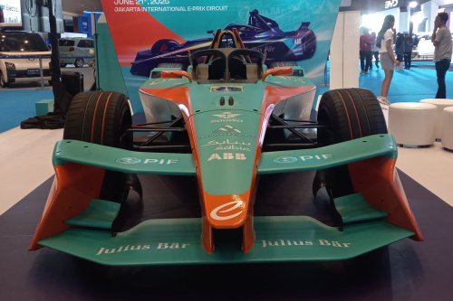 Periklindo Electric Vehicle Show, PEVS, Jakarta E-Prix 2025, PEVS 2025, Formula E, Gen3 Evo, Mobil balap listrik, mobil balap listrik, gen3 evo, Lihat dari Dekat Replika Formula E Gen3 Evo di PEVS 2025