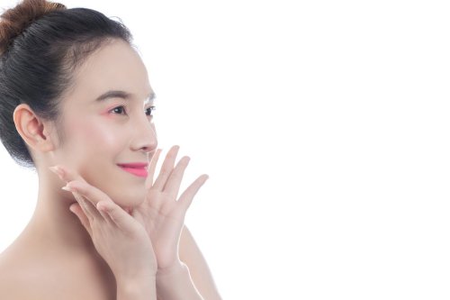 hyaluronic acid, kulit kering, melasma, Pentingnya Pendekatan Menyeluruh dalam Mengatasi Tanda Penuaan Kulit