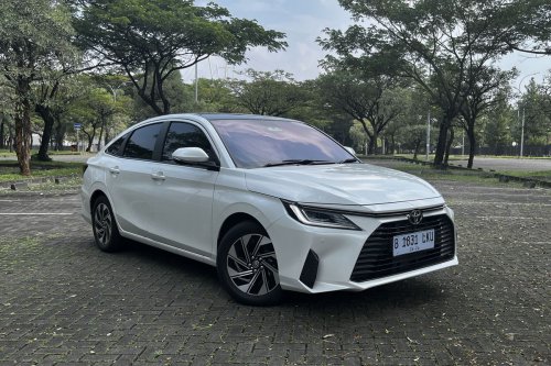 Komparasi Toyota Vios Hybrid dan Honda City Sedan Sensing