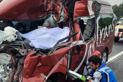 Kronologi Travel Daytrans Hantam Truk di Tol Cipularang, Diduga karena Sopir Mengantuk