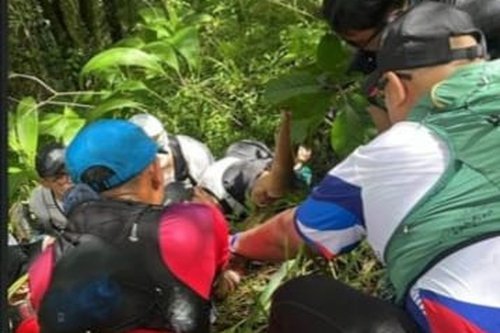 1. Dua Pelari Meninggal Dunia di Km 8 dan Km 12, 2. Kronologi: Hujan Lebat, Jalur Licin, dan Evakuasi Berjam-jam, 3. Identitas Korban, ASN Kemenag dan Pegawai Kementerian Pariwisata, 4. Sigit Sempat Mengalami Kram di Km 10 Sebelum Ambruk di Km 12, 5. Pujo Buntoro Diduga Sesak Napas karena Riwayat Penyakit Paru-paru, 6. Panitia SLU 2025: Ini Kejadian Pertama Kali dalam Sejarah Event, 7. Ajang Lari Ekstrem dengan 5.700 Peserta dan Hadiah Rp 20 Miliar, Top 7+ Fakta Kematian Dua Peserta Siksorogo Lawu Ultra 2025 di Karanganyar