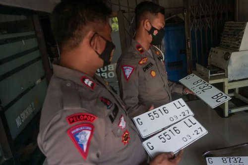 Arti Warna Pelat Nomor Kendaraan dan Penggunaannya: Putih, Merah, Kuning, dan Hijau