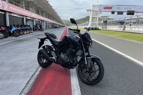 Pengalaman Berkendara MT-25 di Sirkuit Mandalika, Desain Agresif dengan Kesan Modern, Performa Tangguh untuk Pengendara Pemula, Spesifikasi Lengkap Yamaha New MT-25, Mengulik Spesifikasi Yamaha MT-25: Motor Sport Terbaru di Mandalika