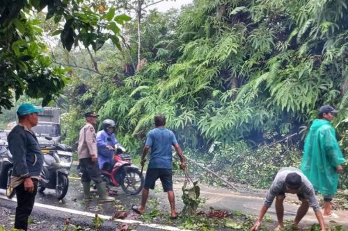Akses Jalan Penghubung Tapanuli Utara-Tengah Lumpuh, Baru Terbuka hingga Km 17,8